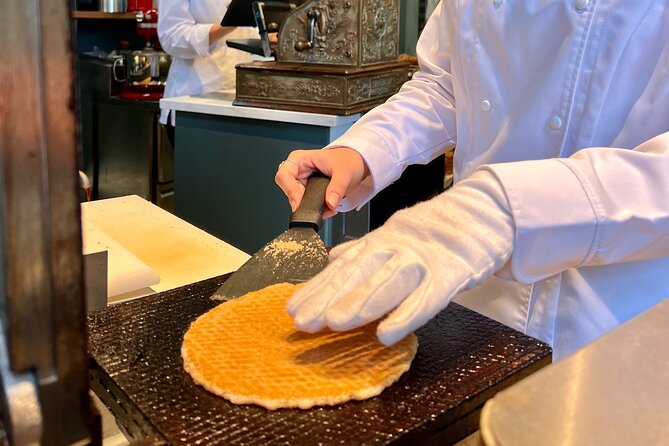 10 Tastes of Amsterdam: Food Tour by UNESCO Canals and Jordaan - Canal Ring views and the 9 Streets walk, where food connects to Amsterdam’s trade story