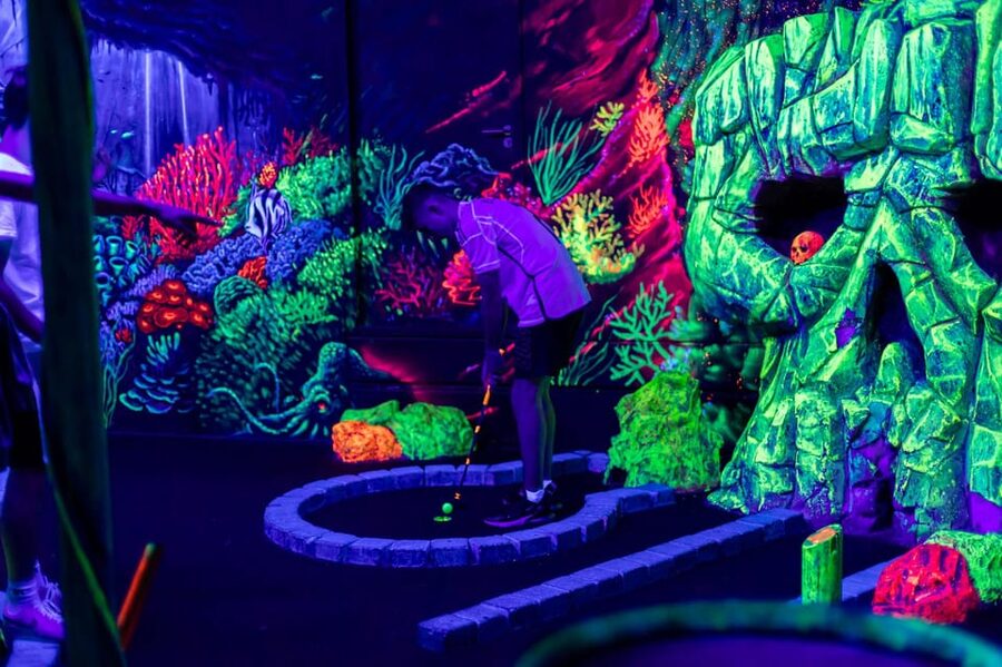 Aloha Amsterdam: 12-Hole Glow-in-the-Dark Mini-Golf - Entering Aloha Amsterdam and Getting Oriented Fast