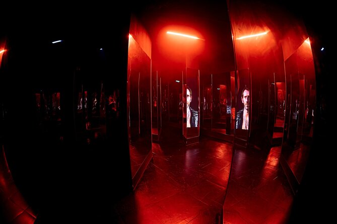 AMAZE Amsterdam: Immersive Audiovisual Experience - Mirror Rooms and Photo Moments You Can Actually Keep