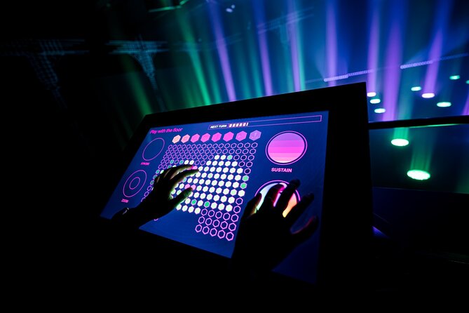 AMAZE Amsterdam: Immersive Audiovisual Experience - Swing Rooms and Music Play for Hands-On Fun