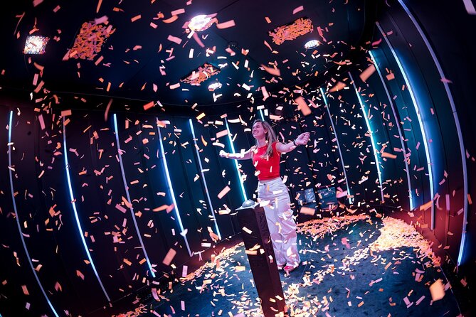 AMAZE Amsterdam: Immersive Audiovisual Experience - Confetti-Style Room Energy and Other Surprise Effects
