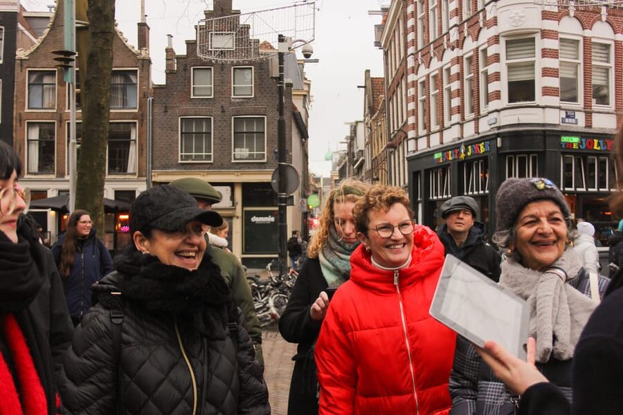 Amsterdam: 1,5-Hour Red Light District Tour - The outskirts walk toward De Wallen: what you are actually seeing