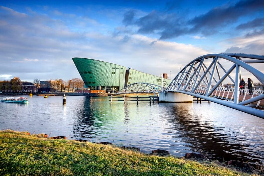 Amsterdam: 1-Hour Canal Cruise & NEMO Science Museum - Cruising Amsterdam’s Canal Belt: 1 Hour of Views With GPS Audio
