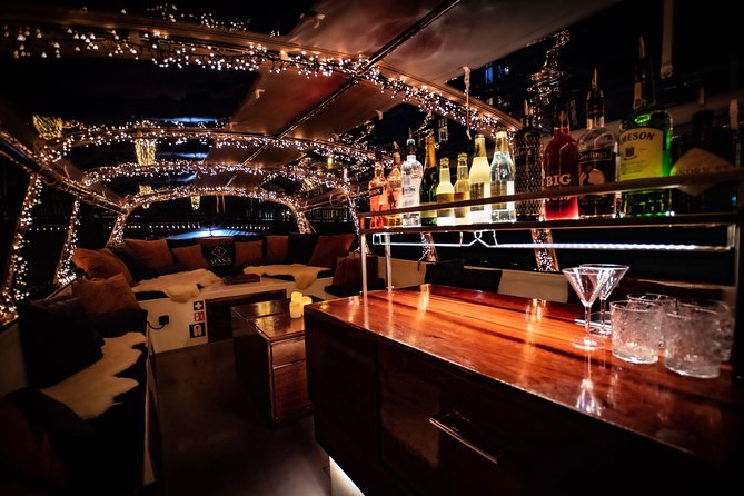 Amsterdam 2-Hour Evening Cruise With Live Guide and Bar - The final canal and the sunset-style photo payoff