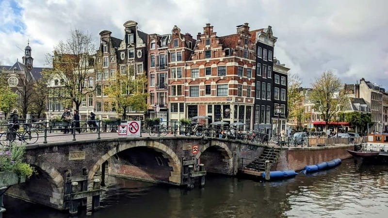 Amsterdam: 2-hour History & Culture tour with a Local - Begijnhof and the canal belt: seeing what UNESCO can’t explain