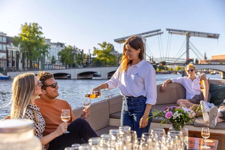 Amsterdam: 2-Hour Luxury Canal Cruise with Snacks & Drinks - Why two hours hits the right Amsterdam rhythm