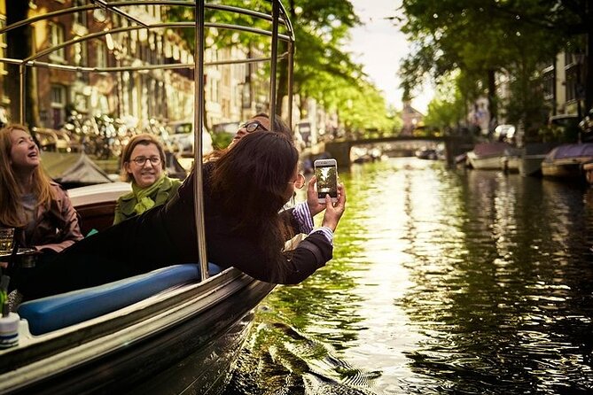 Amsterdam 2-hour Private Canal Cruise with Live Guide and Drinks - Why a private canal cruise is worth paying for