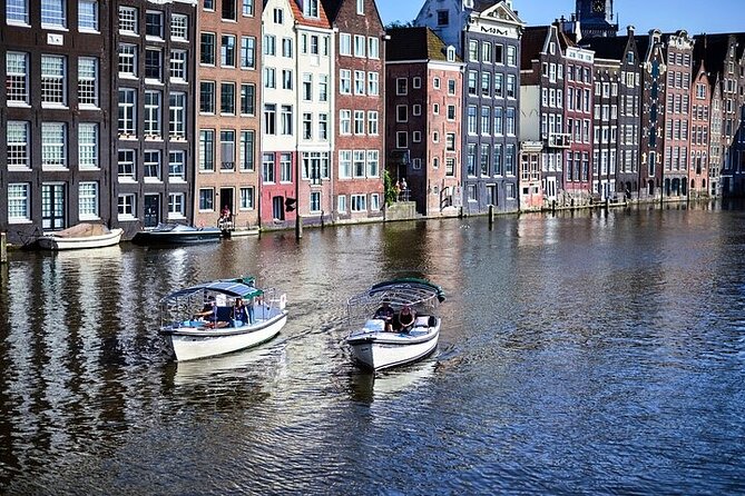Amsterdam 2-hour Private Canal Cruise with Live Guide and Drinks - Seven Bridges on Reguliersgracht: the best angles for canal photos