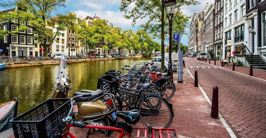 Amsterdam: 3-Hour Private Bike Tour of the City Center - Key things that make this Amsterdam private bike tour work