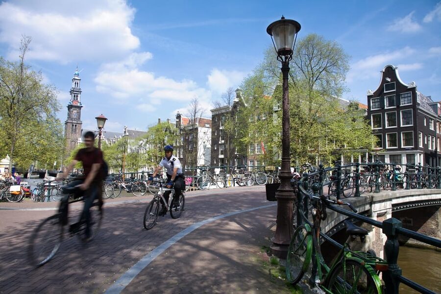 Amsterdam: 3-Hour Private Bike Tour of the City Center - Where the ride starts, and how the guide sets you up