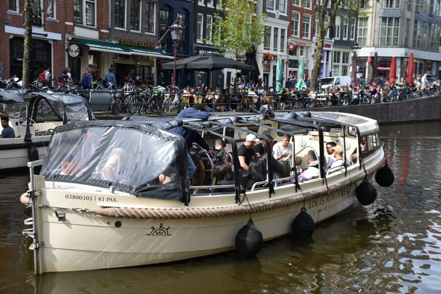 Amsterdam: 420 Smoke-Friendly Boat Tour - What You’ll See: Canal Views, Bridges, and Red Light District Pass-By