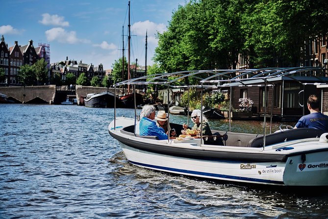 Amsterdam: 60-Minute Guided Private Canal Cruise with Drinks - Golden Bend on Herengracht: The Mansions of the Moneyed Era