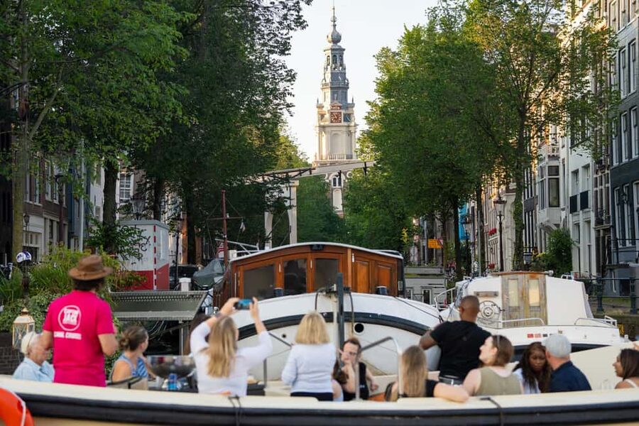 Amsterdam: 90 min Cosy Canal Cruise w. Bar & Snacks on board - Why this $28 price can feel like good value