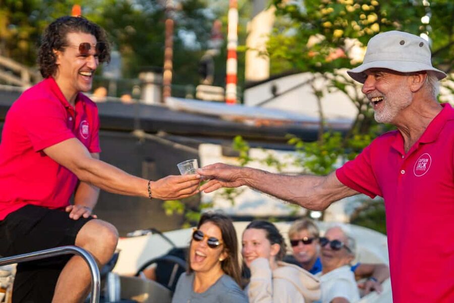 Amsterdam: 90 min Cosy Canal Cruise w. Bar & Snacks on board - What to know before you go: umbrellas, toilets, and rules