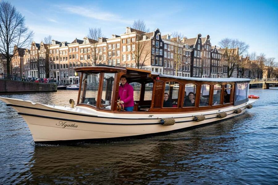 Amsterdam: 90 min Cruise with Local Guide & Unlimited Drinks - Why Captain Jack Amsterdam feels local, not like a tour bus on water