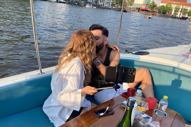Amsterdam 90-min Private Canal Cruise with Live Guide and Drinks - Entering the canals: what the 90 minutes really feel like