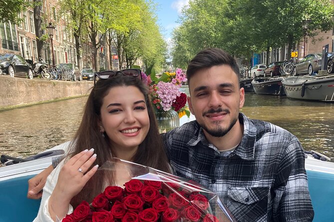 Amsterdam 90-min Private Canal Cruise with Live Guide and Drinks - Getting to Prinsengracht 375 and settling in for your cruise
