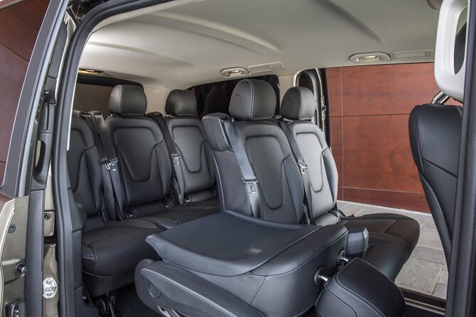 Amsterdam Airport Private Arrival Transfer by Luxury Van - Schiphol to Amsterdam, without the airport scramble