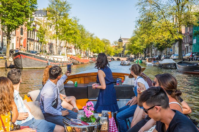 Amsterdam All-Inclusive 90-Minutes Heated Cruise by Captain Jack - What You Drink and Snack During the Cruise