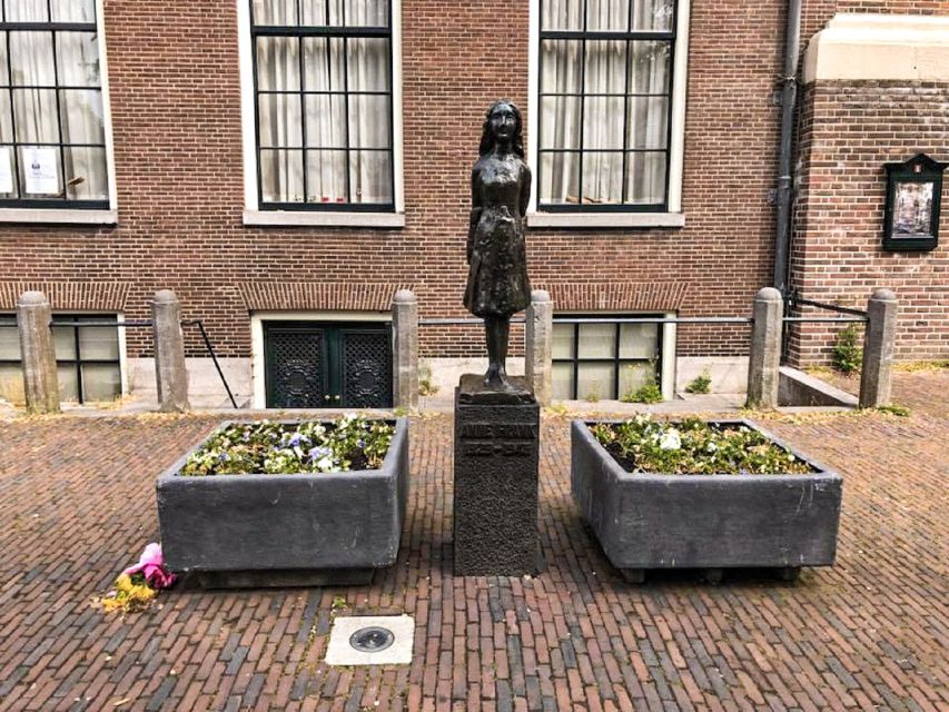 Amsterdam: Anne Frank and Jewish Quarter Guided Walking Tour - Why the Amsterdam Jewish Quarter walking format makes sense