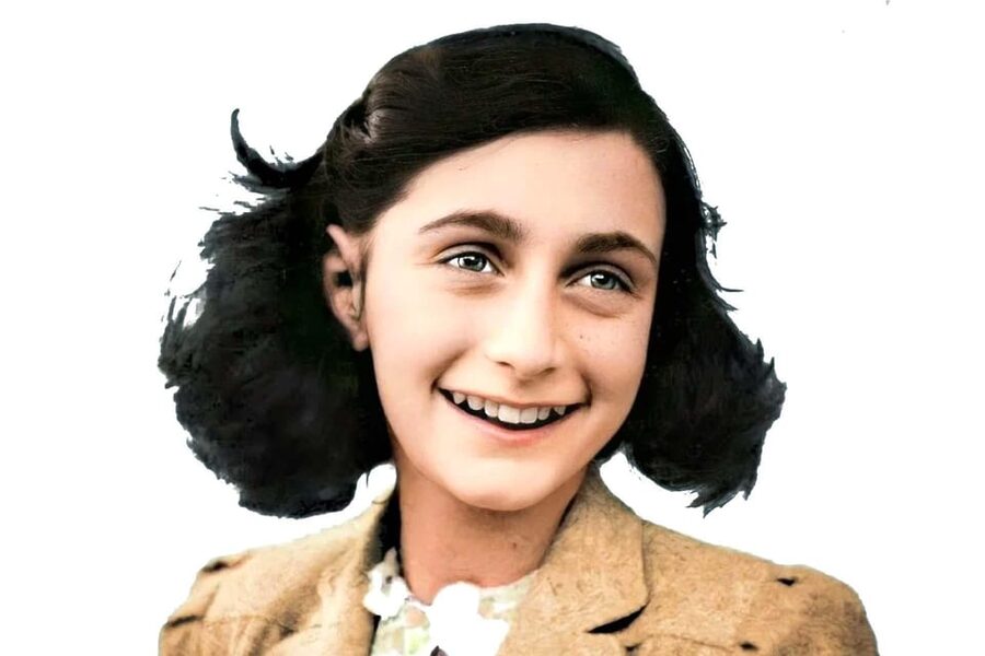 Amsterdam: Anne Frank Guided Small Group Walking Tour - Dam Square: the starting point for occupied Amsterdam context