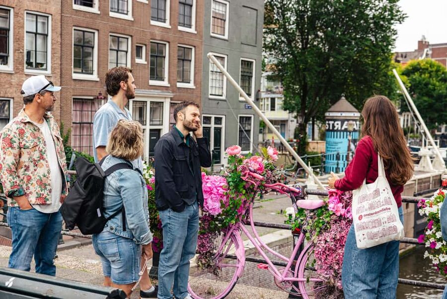 Amsterdam: Anne Frank Guided Walking Tour in DE/EN/IT/ES - WWII chapters on your feet: deportation, the February Strike, and resistance