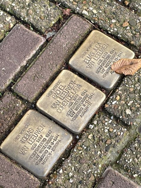 Amsterdam: Anne Frank's Last Walk & Visit Anne's House in VR - Walking Anne Frank’s last route: what the guide actually does