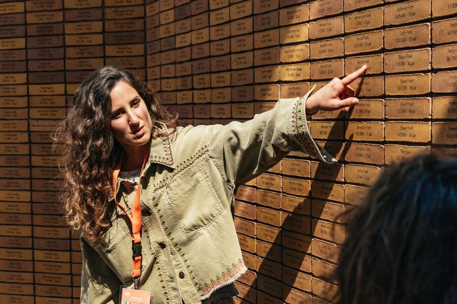 Amsterdam Anne Frank: Small-Group Walking Tour & Local Guide - Why This 2-Hour Anne Frank Walk Starts at the Portuguese Synagogue