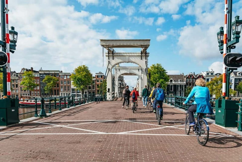 Amsterdam Bike Tour in Small Group + Optional Canal Cruise - Getting started at Bikeisready and what the first minutes tell you