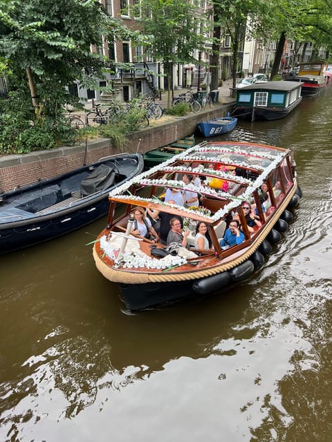 Amsterdam: Boat Tour with Optional Unlimited Drinks - Entering Amsterdam After Dark From the Water