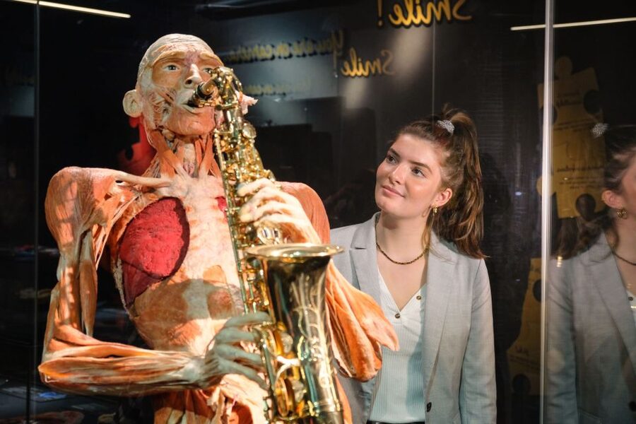 Amsterdam: Body Worlds Exhibition and Canal Cruise - Body Worlds on Damrak: what you are actually buying