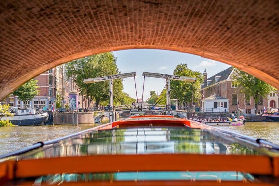 Amsterdam: Body Worlds Exhibition and Canal Cruise - The Happiness Project: how “happiness” becomes body science