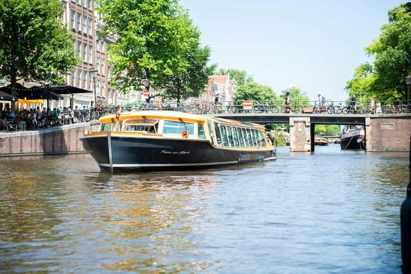 Amsterdam: Burger Cruise - Burgerbar & Canal Cruise - Entering Amsterdam by Canal, With Dinner in Hand