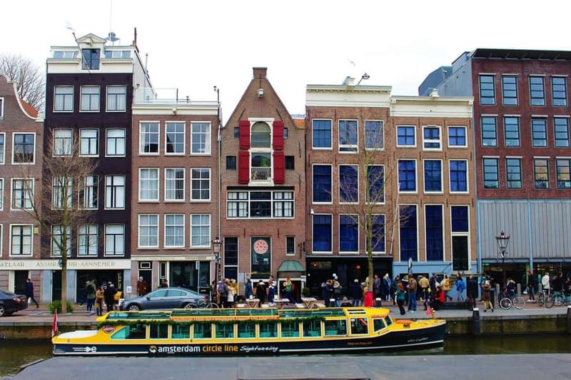 Amsterdam: Burger Cruise - Burgerbar & Canal Cruise - The Food Deal: Burgerbar Burger, Fries, and One Included Drink