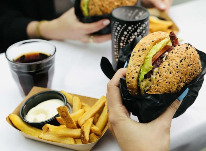 Amsterdam: Burger Cruise - Burgerbar & Canal Cruise - Where You Meet the Boat and What to Look For