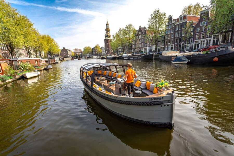 Amsterdam: Canal Belt Private Beer Boat Tour - The Amsterdam Canal Belt cruise, plus Golden Age merchant-house views