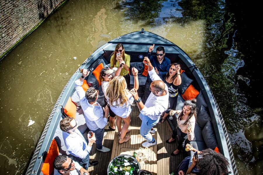Amsterdam: Canal Belt Private Beer Boat Tour - Private by design, built for groups that want control