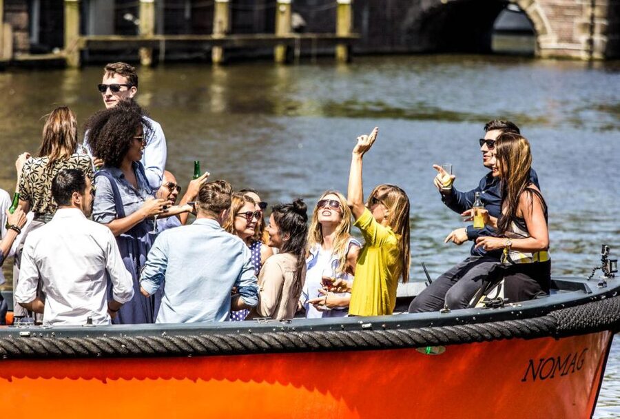 Amsterdam: Canal Belt Private Beer Boat Tour - Boarding at Seapalace and getting your spot on the boat