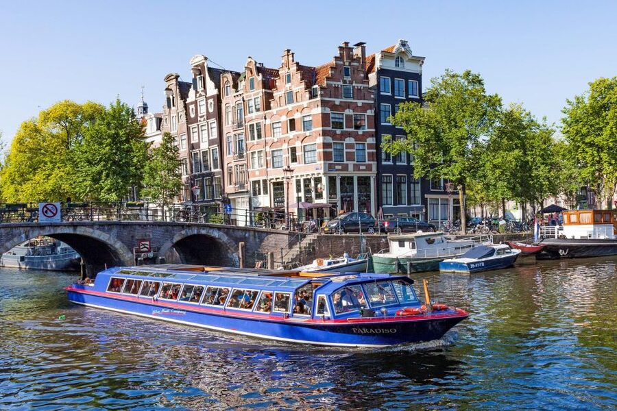 Amsterdam: Canal Cruise and Jewish Cultural Quarter Tickets - Hollandsche Schouwburg and the memorial areas