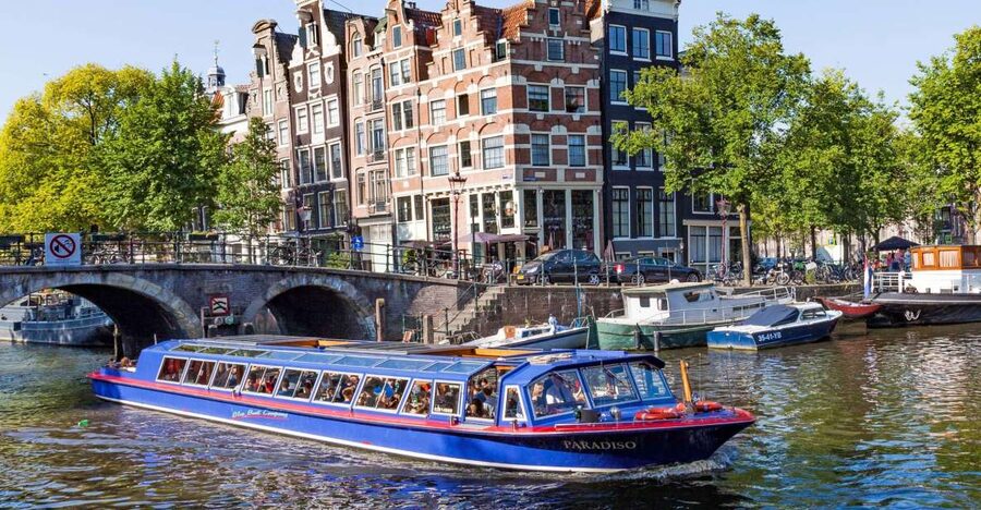 Amsterdam: Canal Cruise and Jewish Cultural Quarter Tickets - Canal cruise first, because it sets the tone