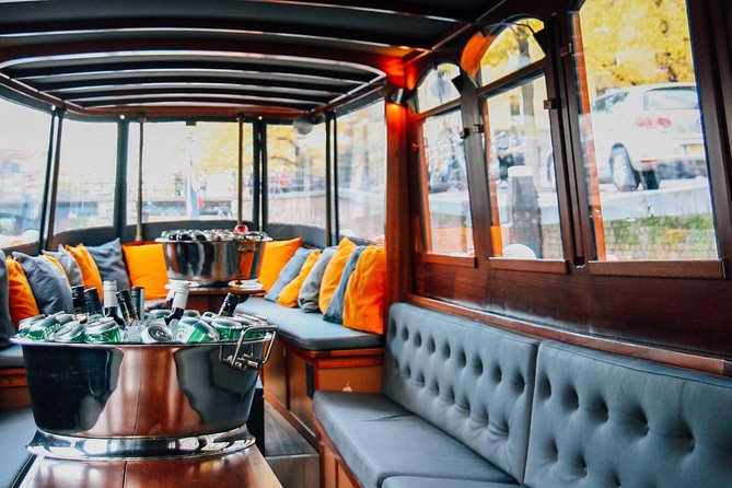 Amsterdam Canal Cruise in Classic Salon Boat With Drinks and Cheese - A 1-hour canal cruise that fits real schedules