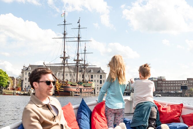 Amsterdam Canal Cruise with Live Guide and Two Drinks - Nine Streets Shopping District: Canal Life Meets City Shopping