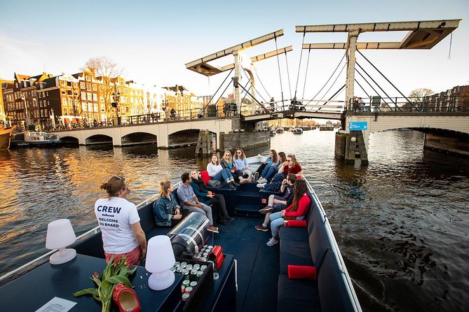 Amsterdam Canal Cruise With Live Guide and Unlimited Drinks - Live Guide Energy, From Jack to Michel