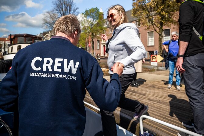 Amsterdam Canal Cruise with Live Guide - Central Station - Central Station start: easy to find and easy to use