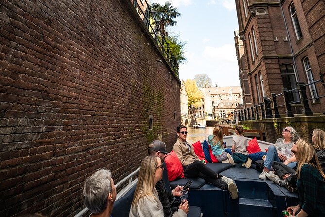 Amsterdam Canal Cruise with Live Guide - Central Station - What the live guide adds (and why it matters)