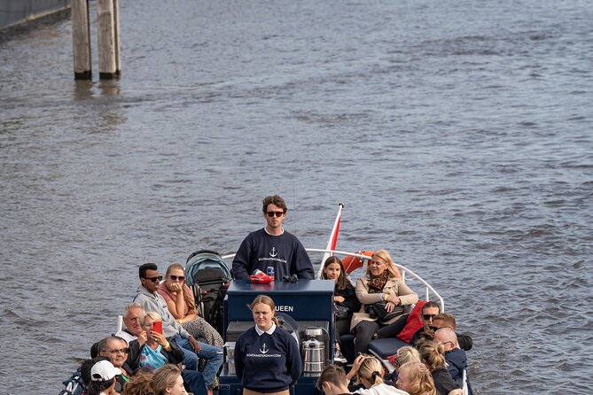 Amsterdam Canal Cruise with Live guide & Two drinks - Central St. - Old City Centre and the small canals: what the cruise actually shows