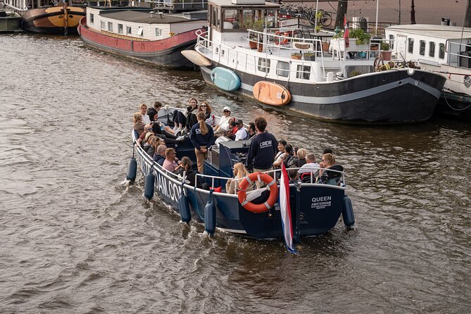 Amsterdam Canal Cruise with Live guide & Two drinks - Central St. - Who should book this canal cruise
