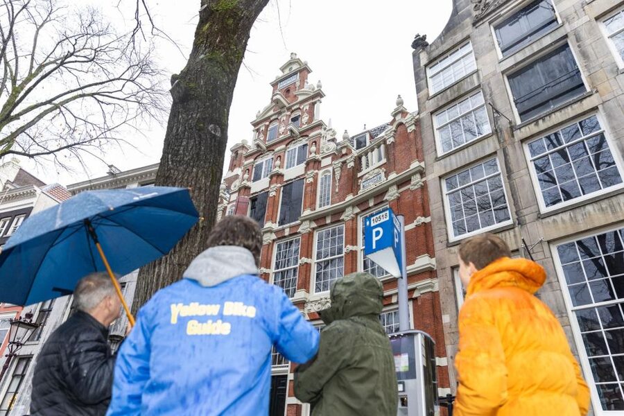 Amsterdam Central Walking Tour - Canal stories and crooked houses, the engineering behind the charm