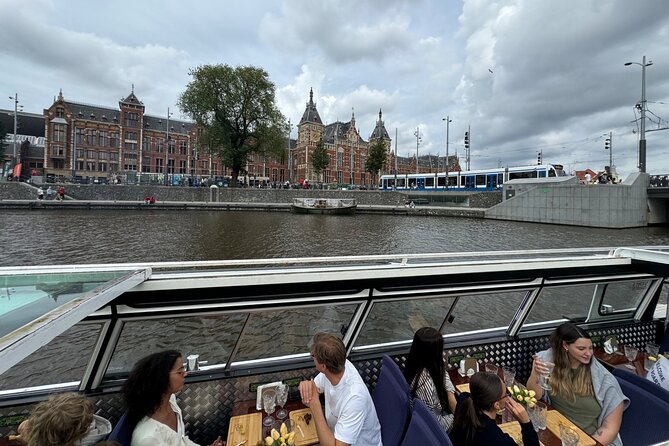 Amsterdam Cheese and Wine Canal Cruise - Jordaan Area via Leliegracht: How Working-Class Streets Differ
