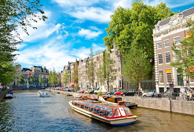 Amsterdam Christmas Walk with hot drink and Dutch treat - Key points you will feel in the moment